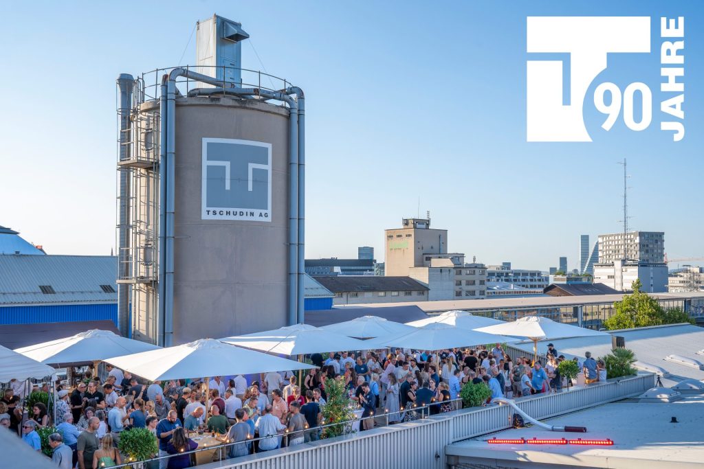 90 Jahre Tschudin: Ein Sommerabend über den Dächern des Dreispitz | Tschudin AG Tschudin SkyLounge 064 2 | Tschudin AG
