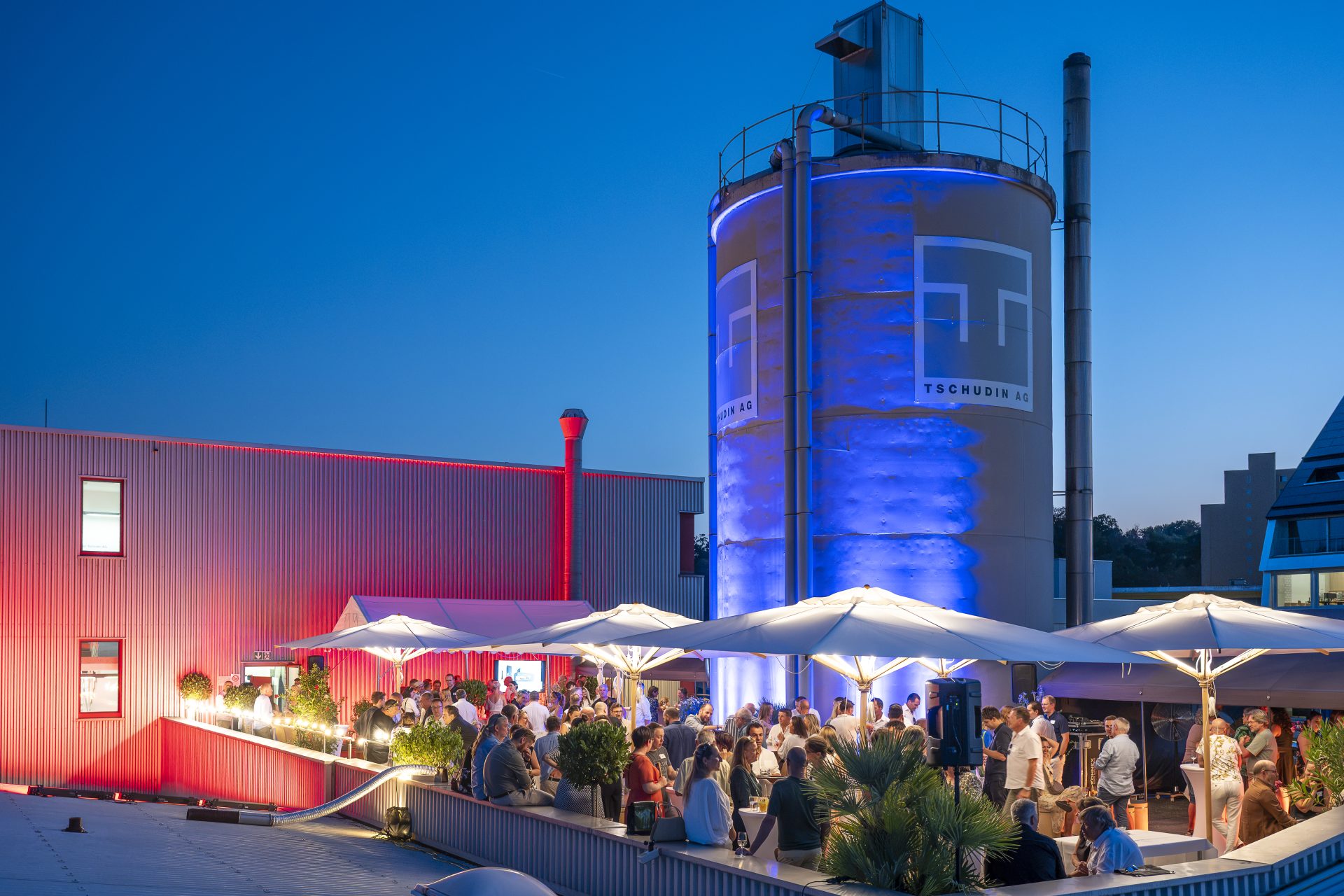 90 Jahre Tschudin: Ein Sommerabend über den Dächern des Dreispitz | Tschudin AG Tschudin-SkyLounge-172